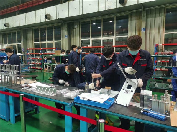 制作出产部门加班加点，，大力支持.jpg