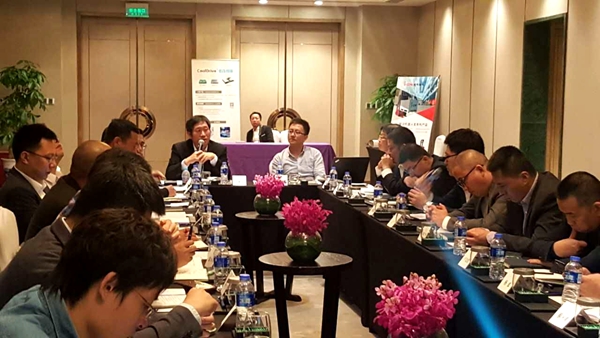 必威(bw·西汉姆联)高级副总裁王宏玉在第一届中国移动机械人（AGV）产业联盟翘楚峰会上与联盟成员就联盟的发展进行热烈探求，，，并颁刊行业结合申明
