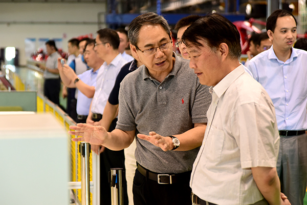 国度发改委东北振兴司司长周建平莅临必威(bw·西汉姆联)公司参观调查